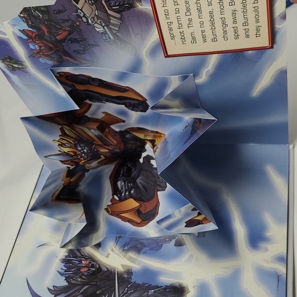 2011 HASBRO "TRANSFORMERS DARK OF THE MOON" ACTION POP-UP BOOK - READERS DIGEST - Picture 14 of 14